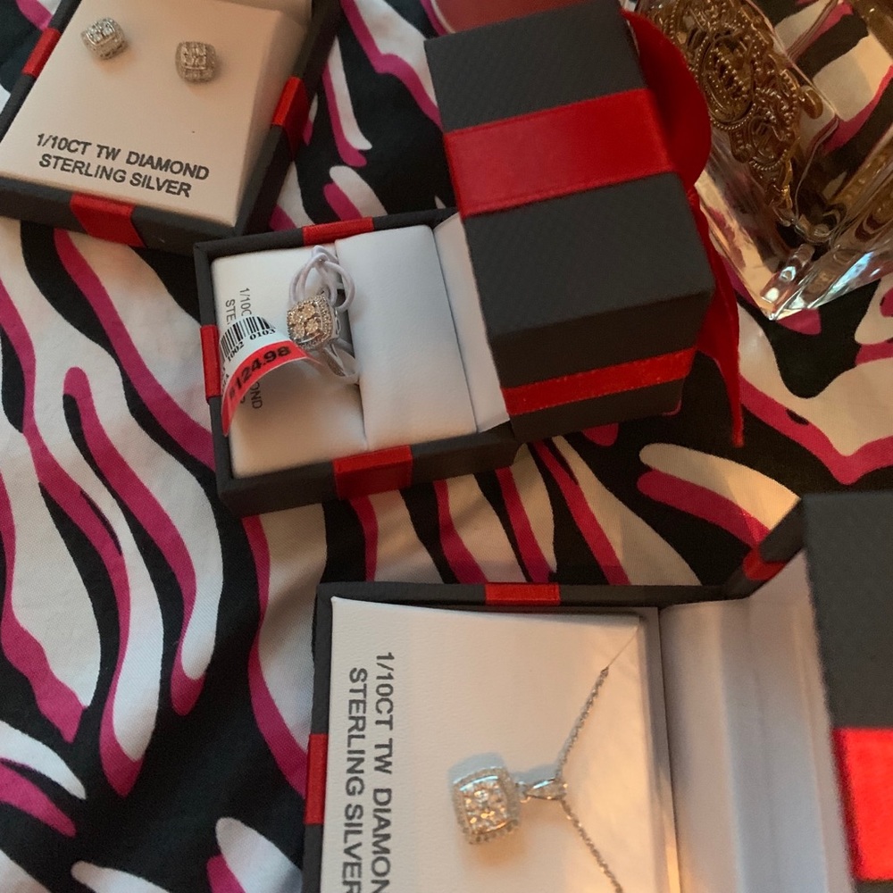 Set of earrings, ring and chain diamond silver